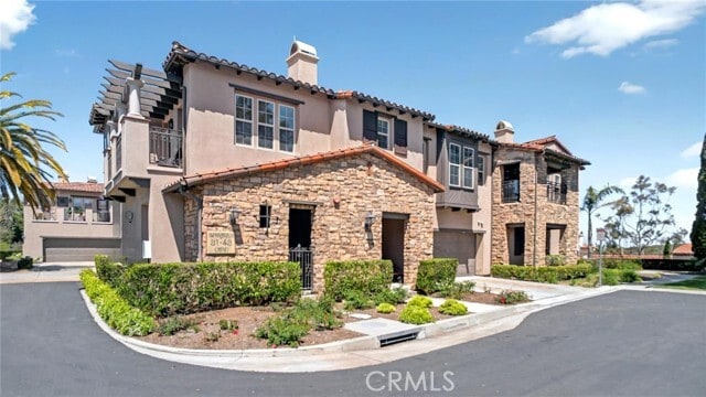 Building Photo - 31 Mandria