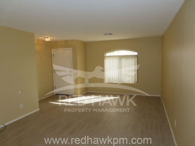Building Photo - Charming Three Bedroom, Two Bathroom Deer ...