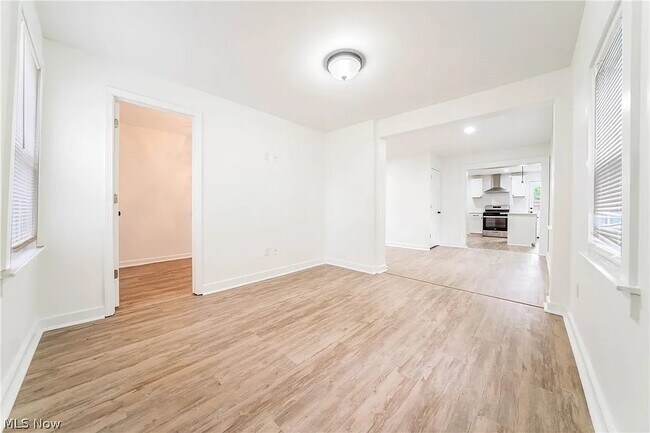Foto del edificio - 2053 W 45th St