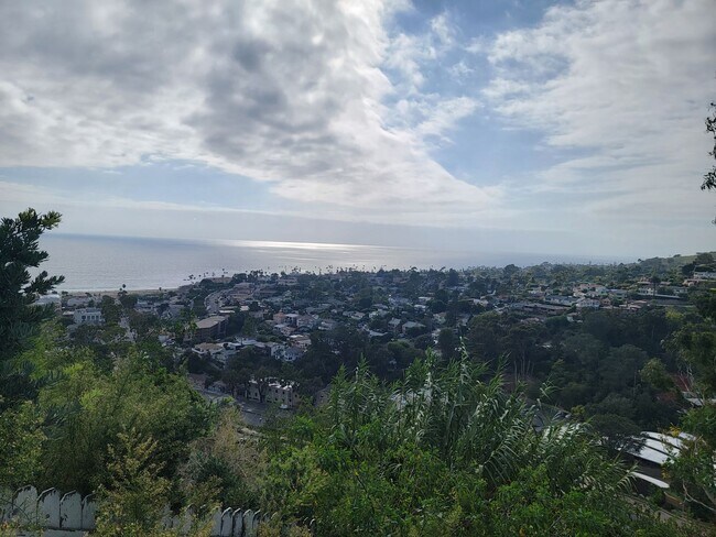 Building Photo - 180 Degree Ocean View
