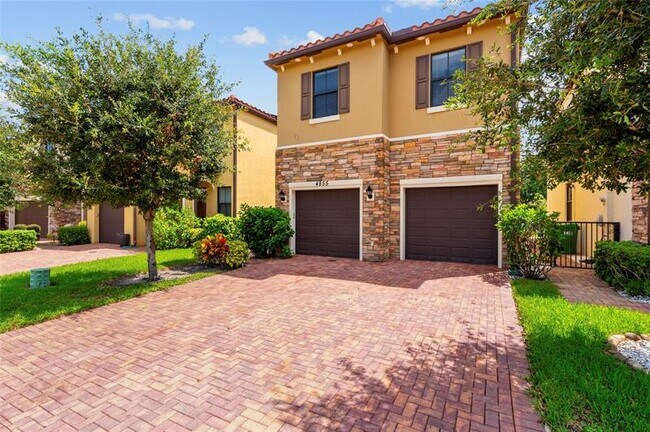 Foto del edificio - 4855 NW 55th Pl