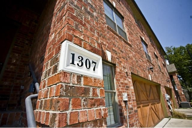 Building Photo - 1303-1309 Halcyon Pl