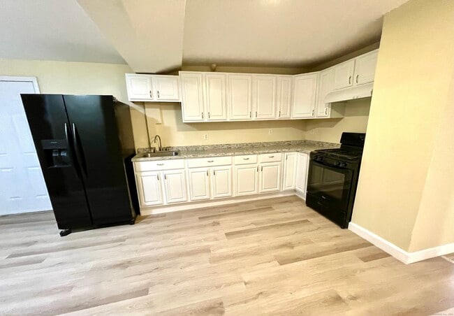 Foto del edificio - 92 W Main St