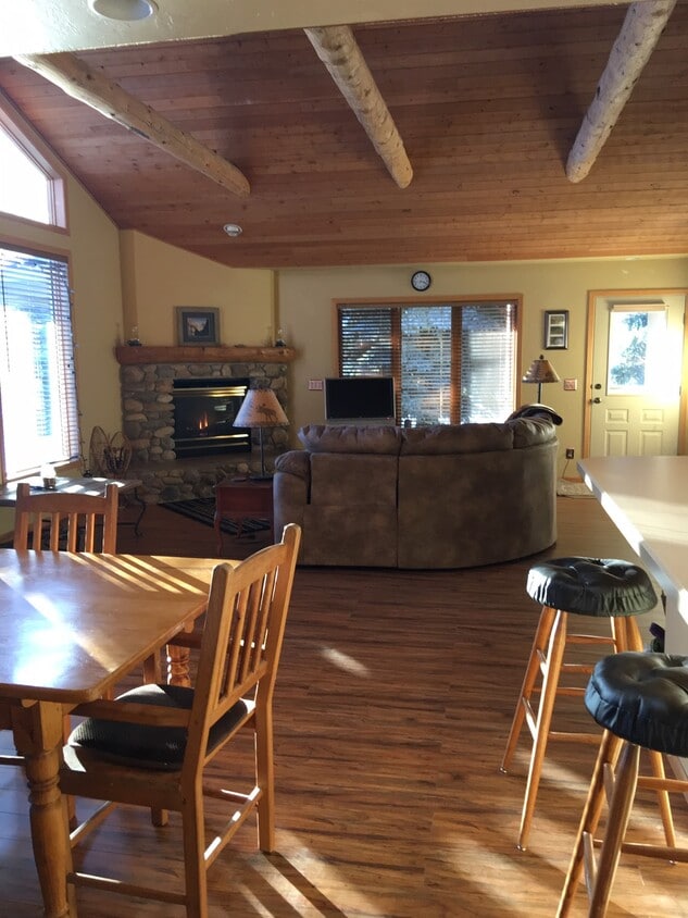 Building Photo - 10 Mountainbrook Dr