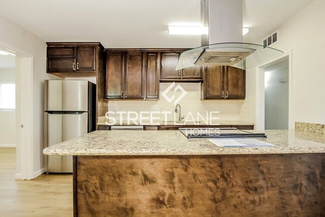 Building Photo - REDUCED!