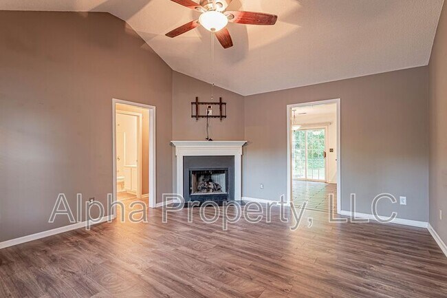 Building Photo - 423 Golden Leaf Ln