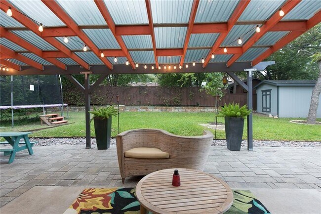 Foto del edificio - 11900 Spring Hill Dr