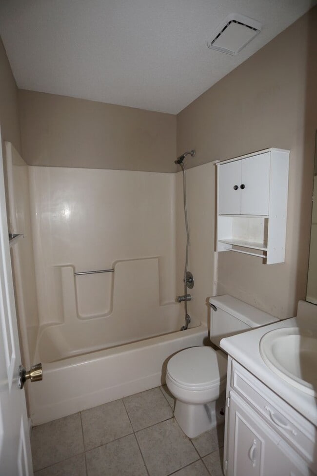Building Photo - 140 Lanier Dr
