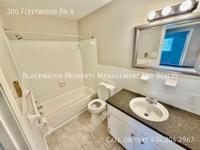 Building Photo - 300 Fleetwood Dr