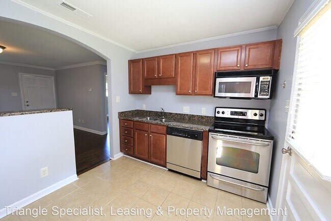 Building Photo - 2 br, 1 bath House - 2330 Bernard Street