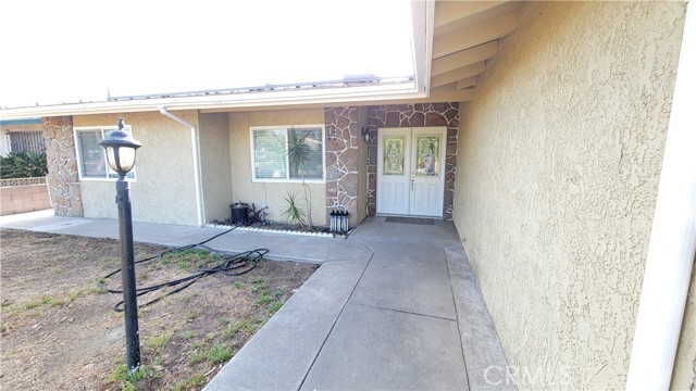 Building Photo - 9545 Tamarind Ave