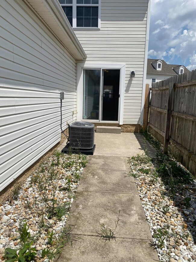 3639 Bracknell Forest Dr, Groveport, OH 43125 Condo for Rent in