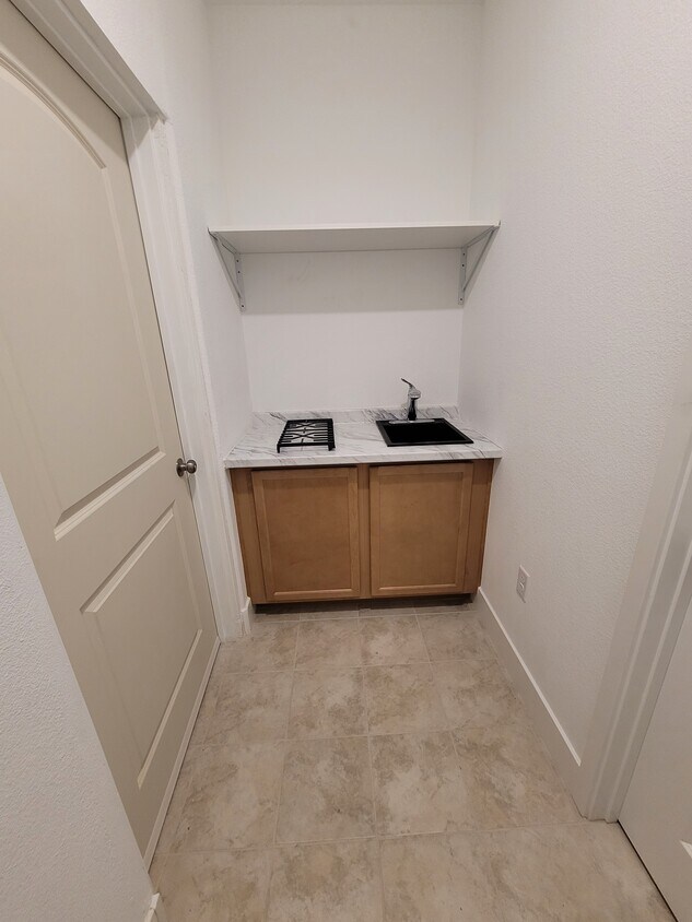 Foto del edificio - 8055 Monterey Pebble Way