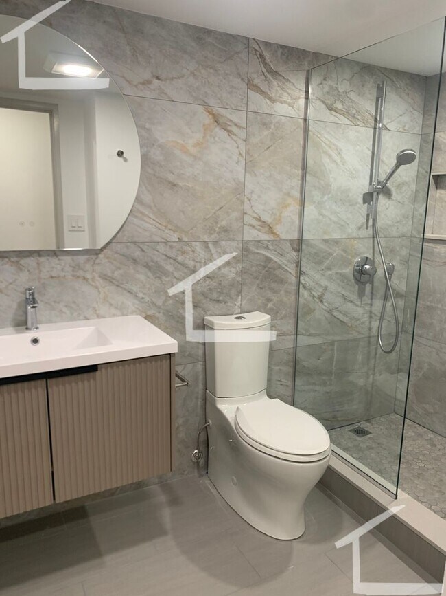 Foto del edificio - New, Luxury Listing in Coolidge Corner!  State of the Art Appliances, Marble Bathrooms, Spacious ...