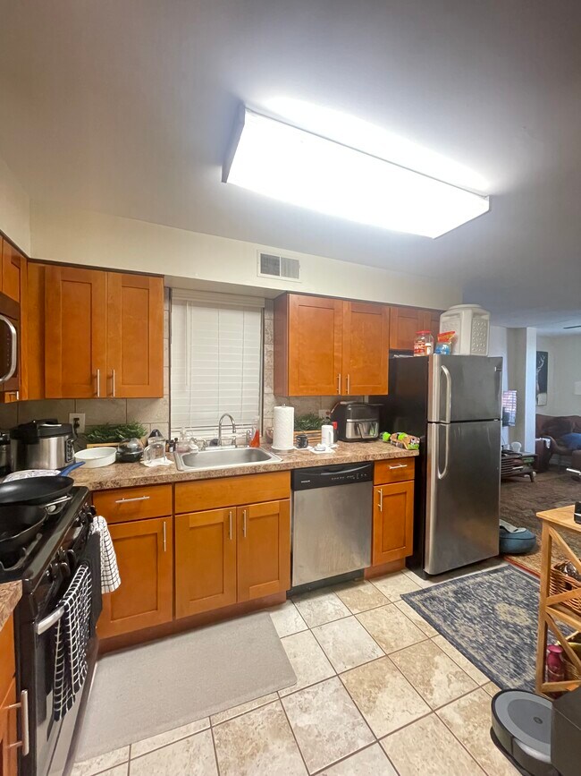 Building Photo - 674 N 19th St