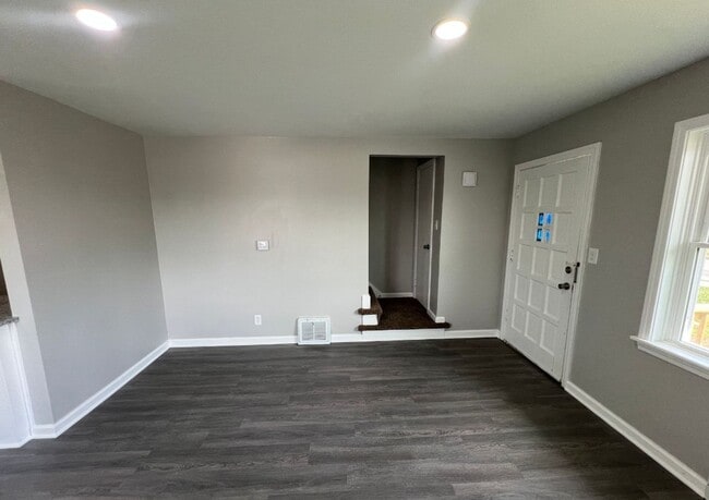 Building Photo - Modern 2-Bed, 1-Bath Duplex with Garage & ...