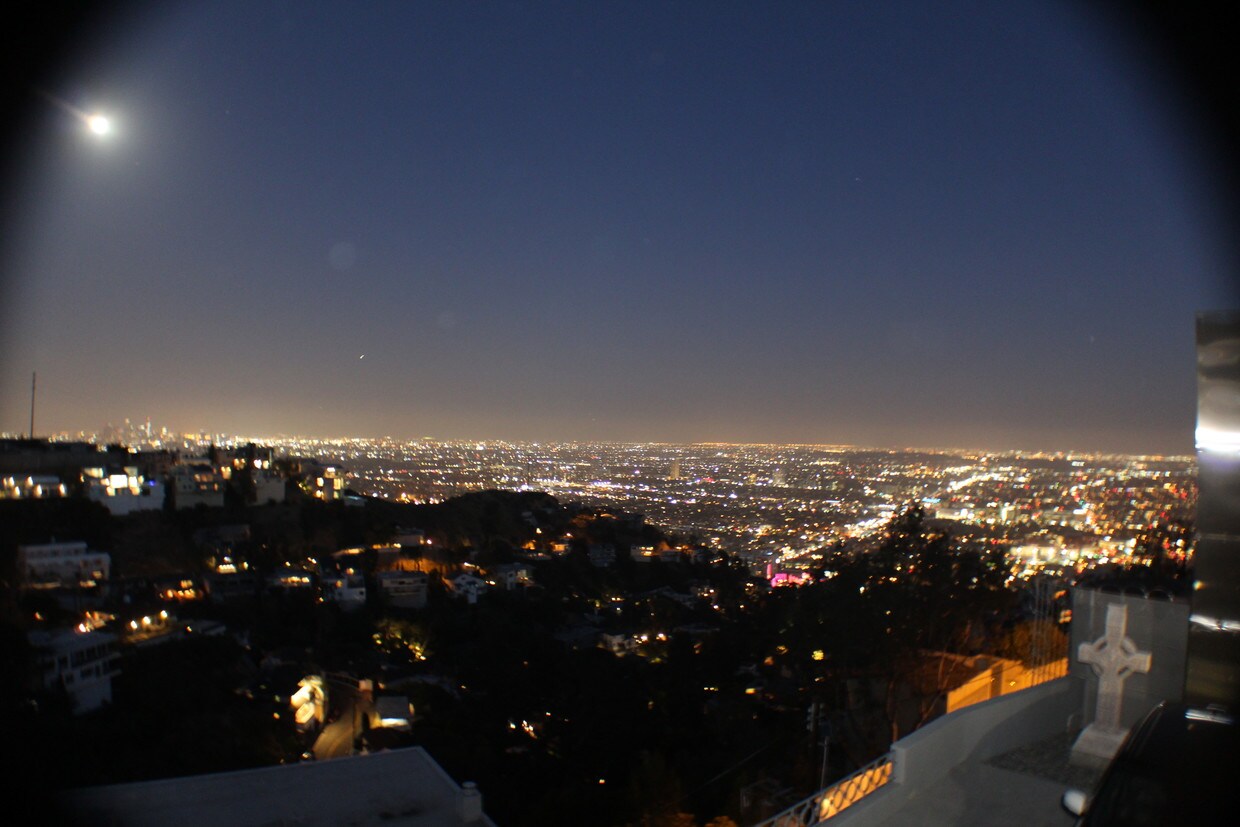 Night view - 1870 Sunset Plaza Dr
