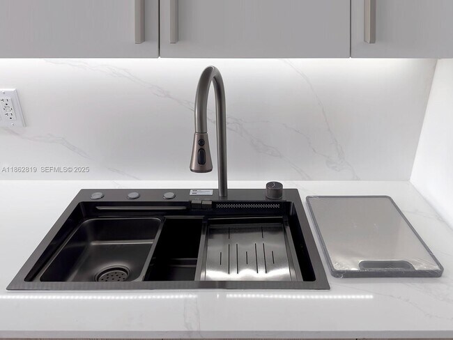 Foto del edificio - 18181 NE 31st Ct