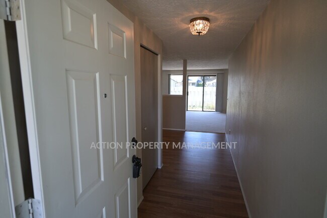 Building Photo - 2 bed 1.5 bath in 55+ community: water, sewer, garbage included!