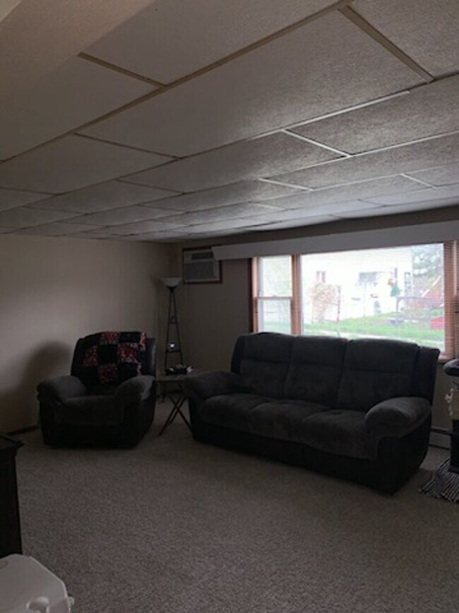Building Photo - 2-bedroom 1 Bath in Ellendale - Garage inc...