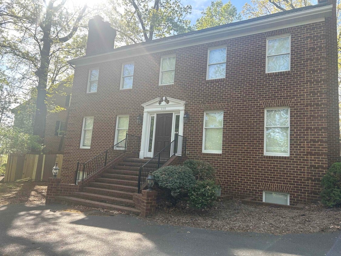 Building Photo - 1159 Nelson Dr