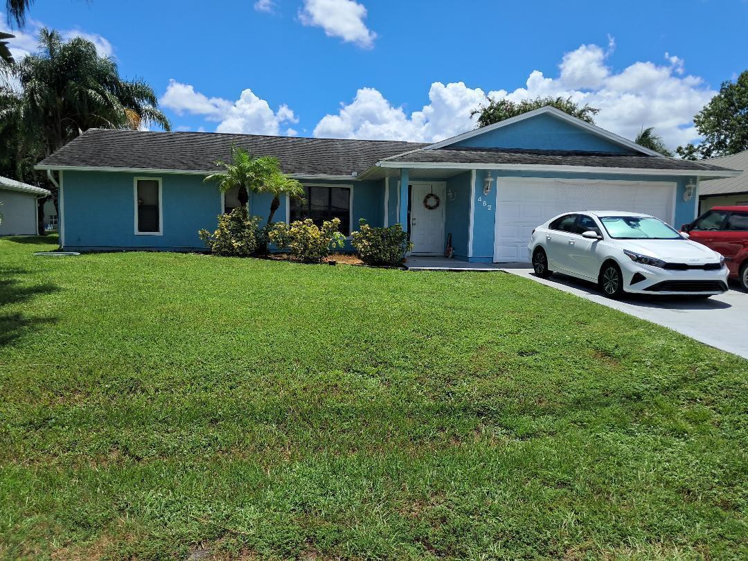 Foto del edificio - 462 SW Dalton Cir