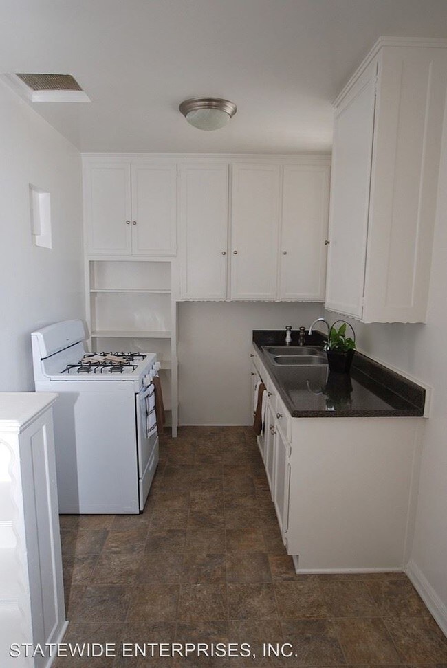 Foto del edificio - 3611-3613 W Adams Blvd