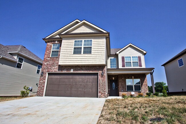 Building Photo - Beautiful 4 Bedroom Home in Clarksville