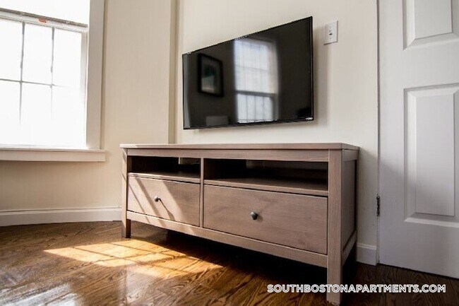 Foto del edificio - 538 E Broadway