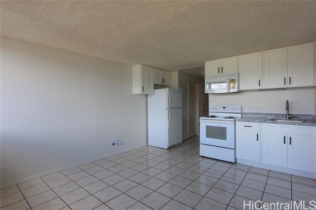 Building Photo - 2211 Ala Wai Blvd