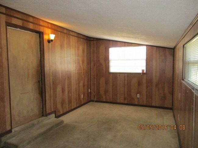 Building Photo - 7211 Stonehurst Rd N