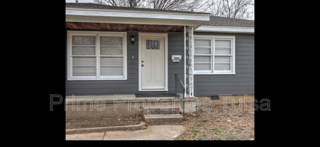 Building Photo - 925 E Thompson Ave