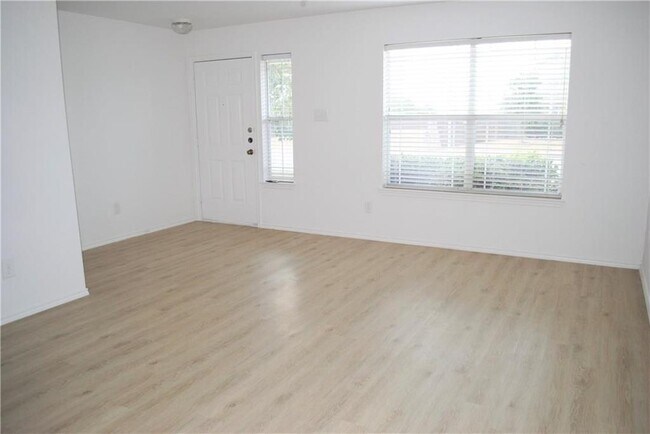 Foto del edificio - 2408 Bluffstone Dr