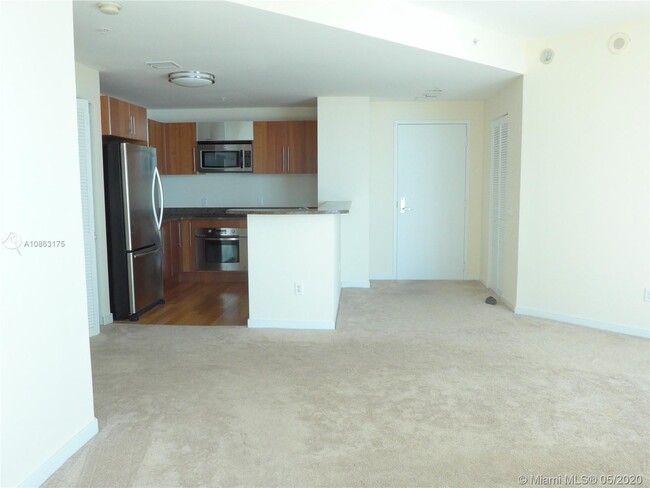 Building Photo - 300 S Biscayne Blvd