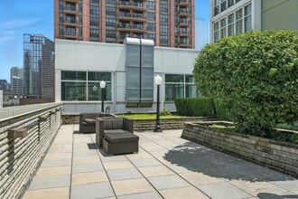 Building Photo - 669 W Wayman St