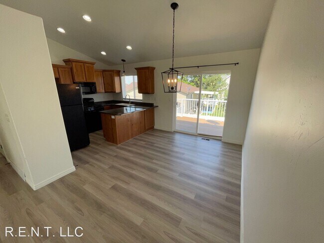 Foto del edificio - 4 br, 2 bath House - 1728 W. 1100 S.