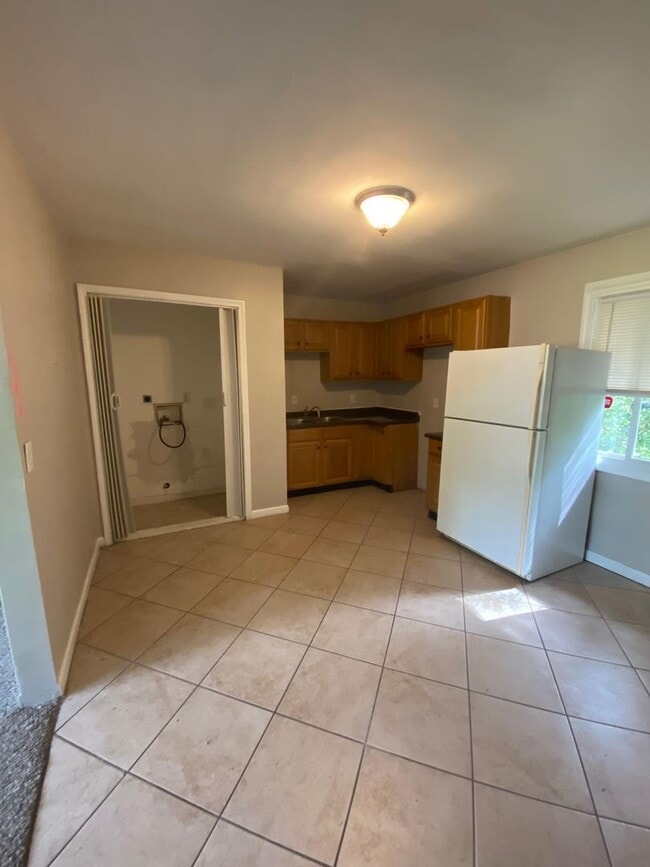 Building Photo - 3-Bed Ranch