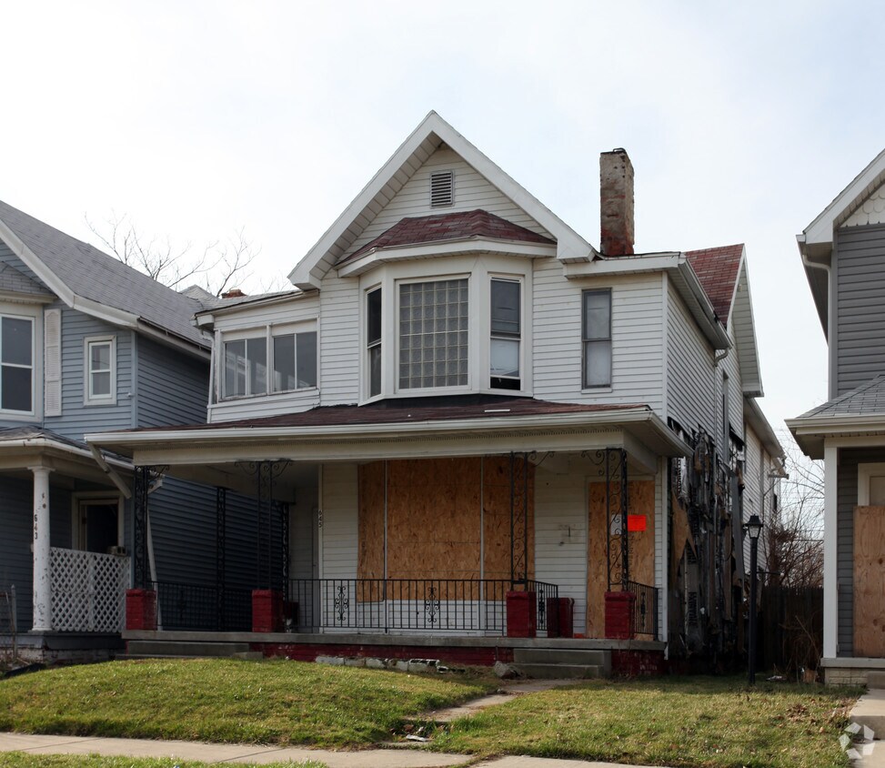 Primary Photo - 647 Palmwood Ave