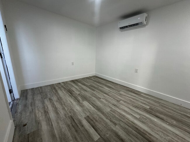 Photo - 915 NW 46th St House