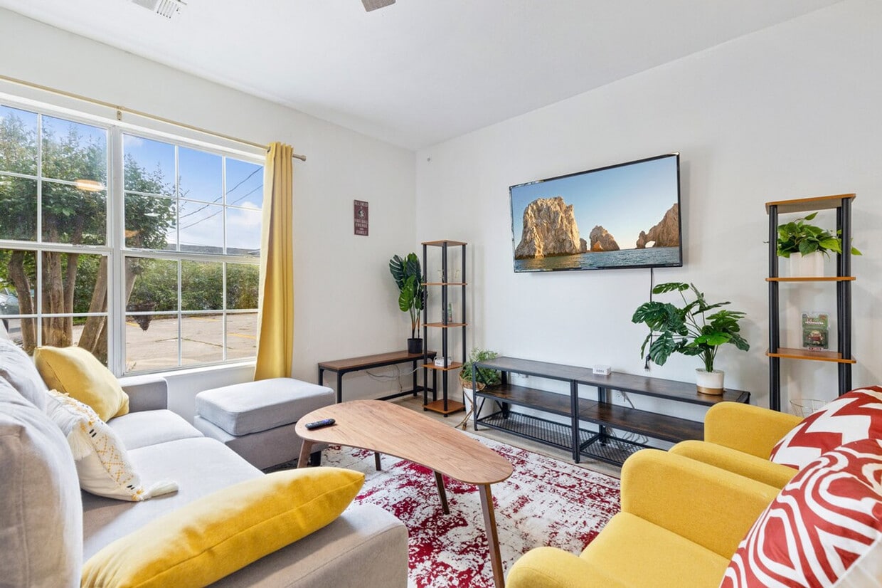 Foto principal - 1300 Nylic St