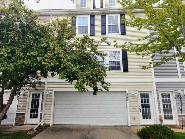 Building Photo - 1722 30th Ln