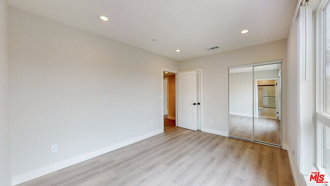 Foto del edificio - 1214 1/2 N Orange Dr