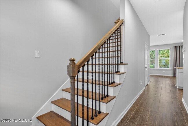 Building Photo - 64 Pindo Palm Dr