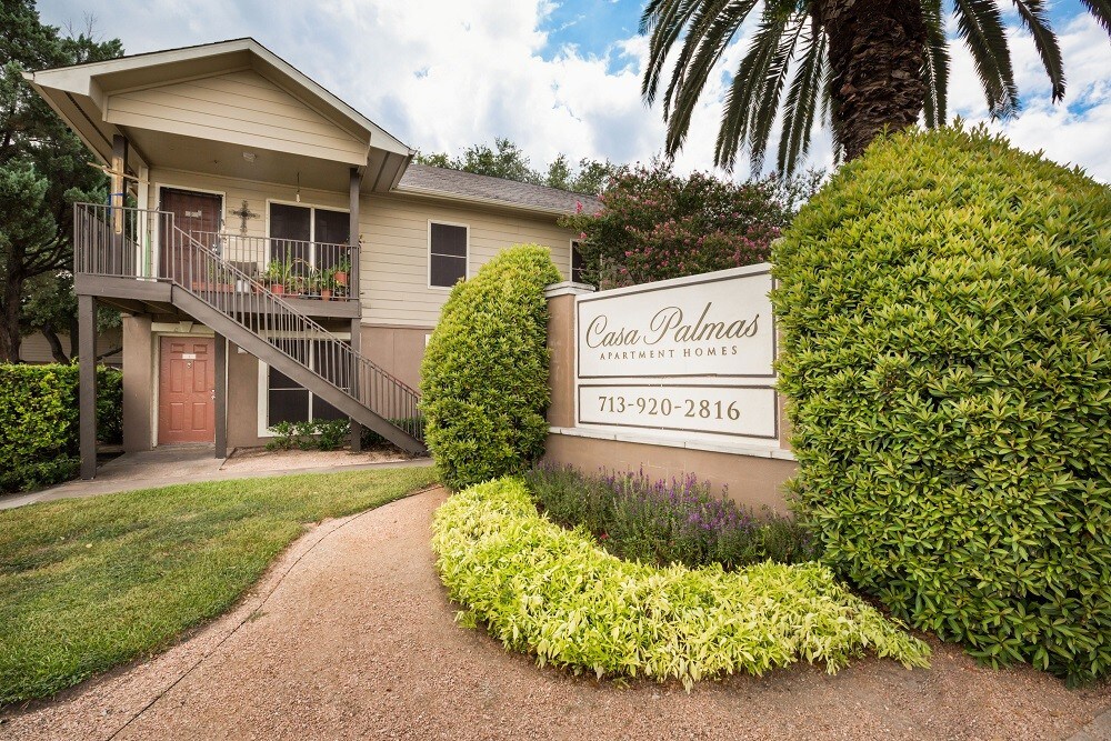 Casa Palmas Apartment Community Apartments Pasadena Tx Lush Landscaping At Casa Palmas Apartments In Pasadena Tx Apartment Community