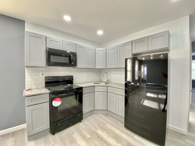 Foto del edificio - 2 bed/1 bath apartment for rent available ...