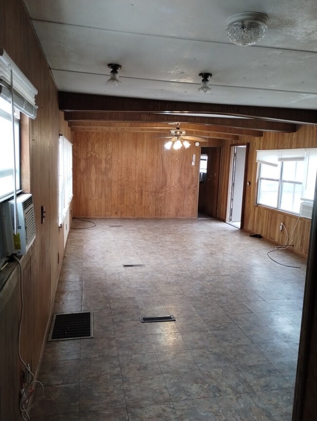 Building Photo - 82 Private Rd 2000