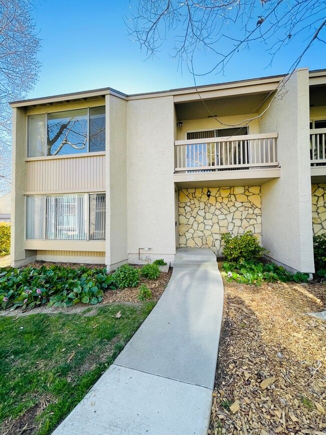Building Photo - Renovated 3-bedroom townhouse in Todd Ranch with garage and spacious yard