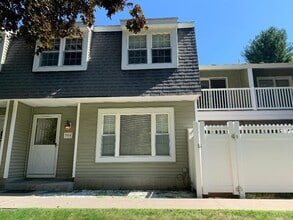Building Photo - 906 Edgebrook Dr