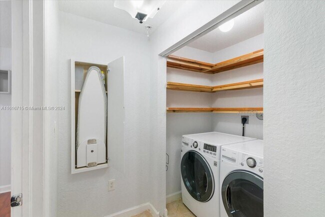 Foto del edificio - 1649 SW 154th Ct