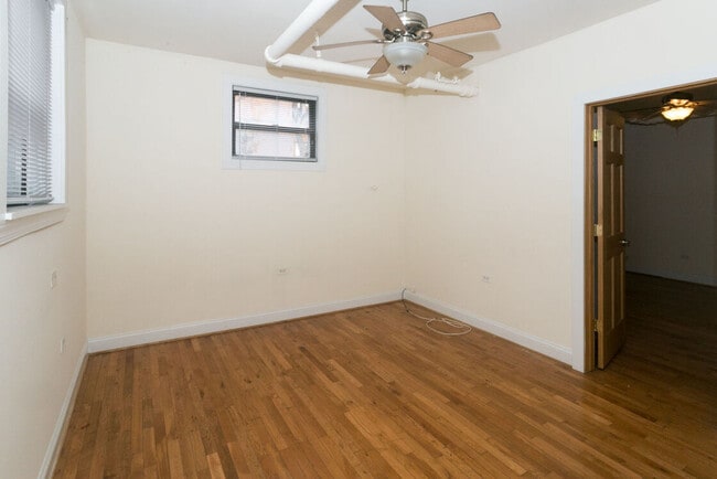 Building Photo - 520 W Surf St